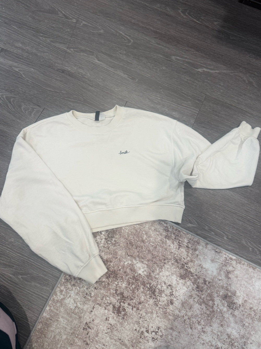 H&M Cream Cropped Sweatshirt with Small Script Logo
